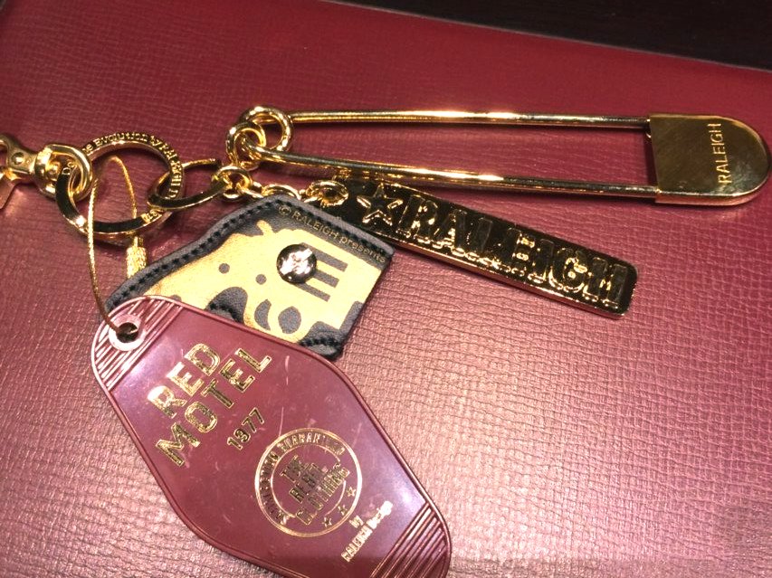 画像: RALEIGH /BEGINNERS “WE ARE ALL SCUM” RED MOTEL KEY CHAIN