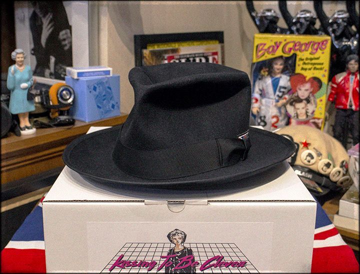 画像1: RALEIGH /KISSING TO BE CLEVER “君は完璧さ” FEDORA HAT (LDN1983)