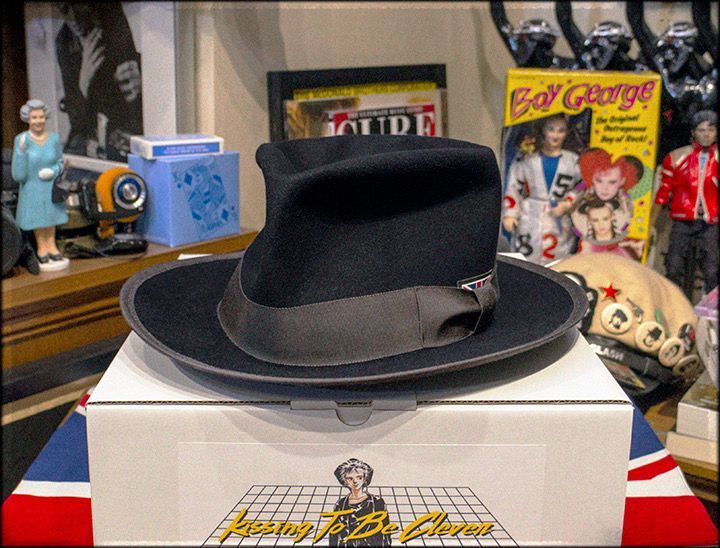 画像1: RALEIGH /KISSING TO BE CLEVER “君は完璧さ” FEDORA HAT (LDN1983)